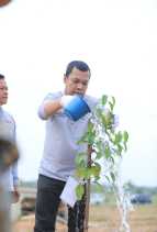 Puluhan Bibit Pohon Ditanam Pada Raker Komwil 1 APEKSI, Pj Wako Pekanbaru: Ini Komitmen Pemerintah Dalam Menjaga Kelestarian Lingkungan