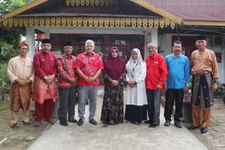 Galeri Ketua palang merah Indonesia (PMI) Inhil pimpin rapat evaluasi bersama kepengurusan PMI Inhil yang baru