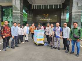 Hadapi Sidang PHPU, Bawaslu Riau Serahkan Berkas Keterangan dan Alat Bukti ke MK