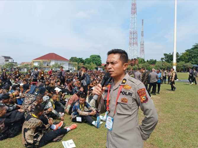 Polisi Masih Diminati Anak Muda, Ribuan Pelamar Padati Mapolda Riau