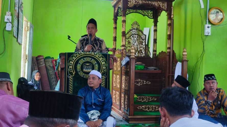 Bersama Tokoh Masyarakat dan Kepala Desa, H. Ferryandi Hadiri Peringatan Maulid Nabi di Masjid Jami' Desa Suraya Mandiri