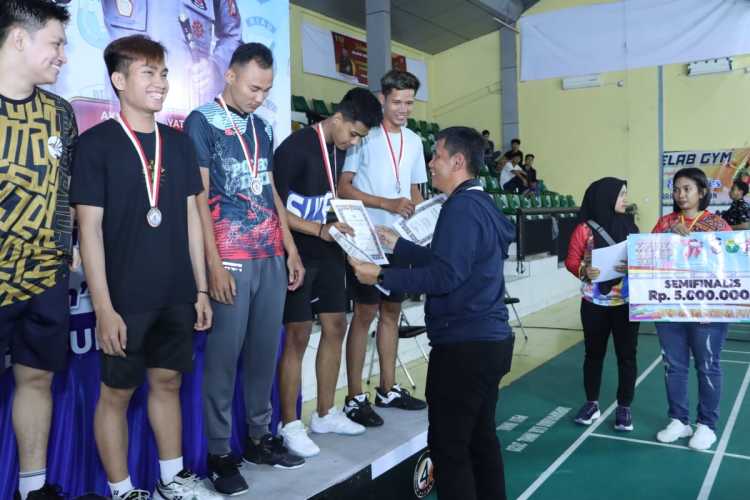 Final, Berikut Para Juara Turnamen Badminton Kapolres Inhil Cup 2023