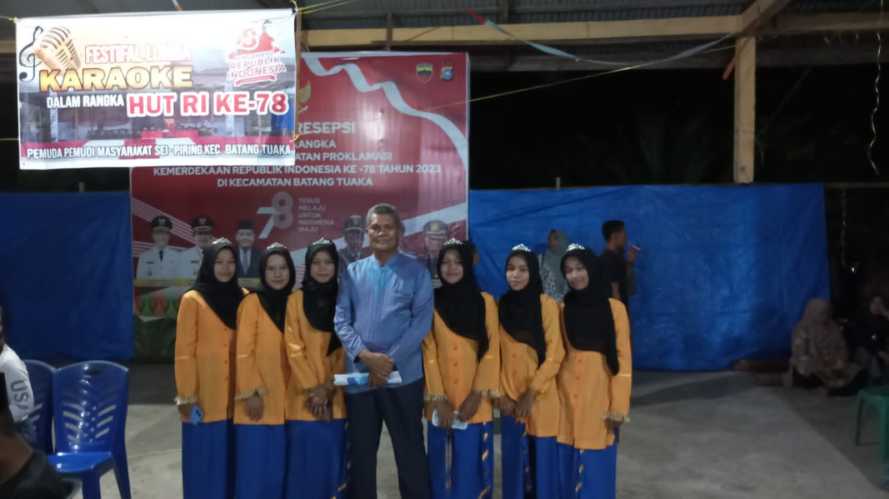 Tarian Zapin Melayu Iringi Festival Karoke HUT RI Ke -78 di Kecamatan Batang Tuaka