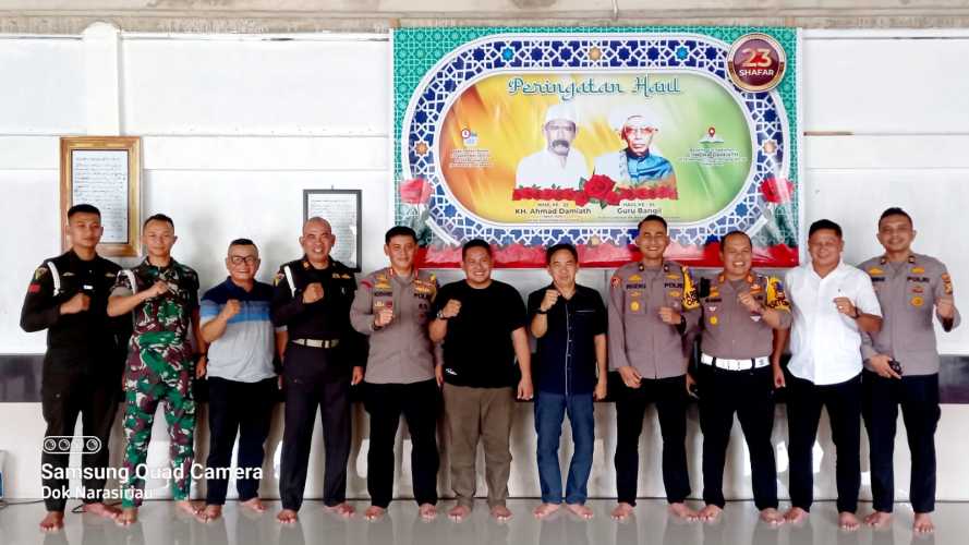 Ketua DPRD Inhil dan Kapolres serta Dansubdenpom I/3-2 Tembilahan Kunjungi Rumah Guru Gusti Indra Damiath
