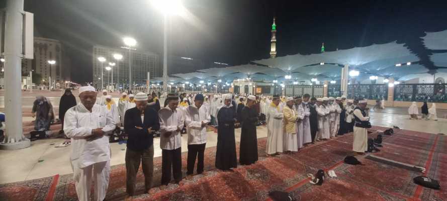 Jemaah BTH 06 Inhil Melaksanakan Sholat Qiyamul Lail di Madinah Al-Munawaroh