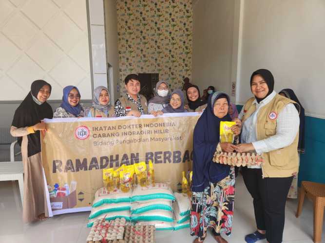 Momen Ramadhan, IDI Cabang Inhil Wujudkan Kepedulian Sosial dengan Berbagi Kepada Masyarakat Kurang Mampu