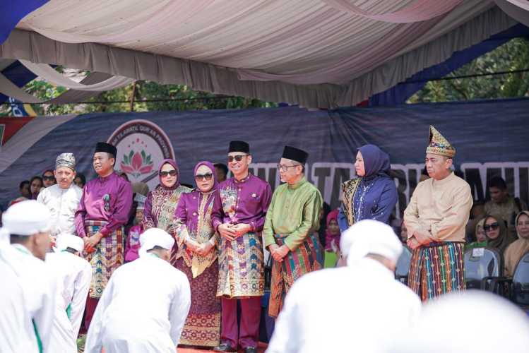 Bupati dan Wabup Rohil Hadiri Pawai Ta'aruf MTQ Provinsi Riau ke-XLI di Inhu