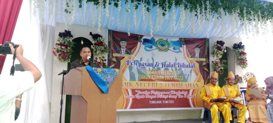 Ketua DPRD Inhil Dr. H. Ferryandi, ST, MM, MT menghadiri pelepasan dan halal bihalal siswa-siswi kelas XII SMK 2 Tembilahan
