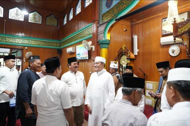 Kapolda Riau Safari Subuh Ramadan di Masjid Paripurna Al-Muhsinin Pekanbaru