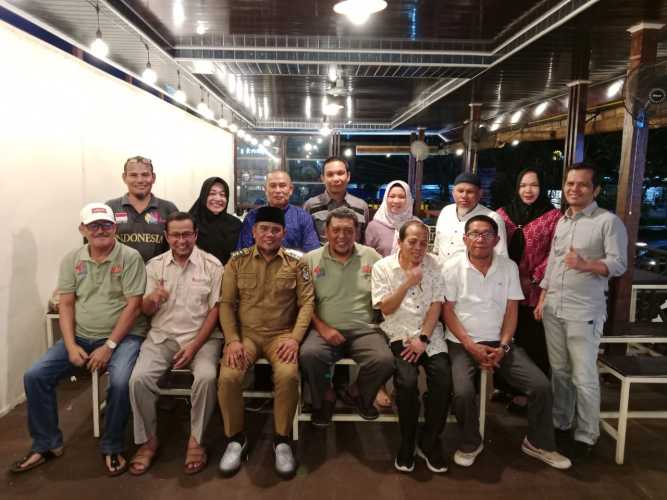 JMSI Riau ''Ngopi Sore'' dengan Bupati Zukri, Kisah Sukses PDIP hingga Pilih Tetap Mengabdi di Pelalawan