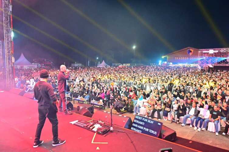 Konser Sang Pangeran Cinta di Pangkalan TNI AU Roesmin Nurjadin Pekanbaru ditonton lebih dari 17 Ribuan Orang Penggemar