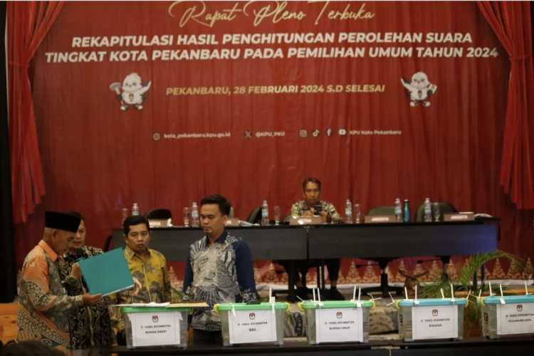 KPU Kota Pekanbaru Rampungkan Pleno Rekapitulasi Suara