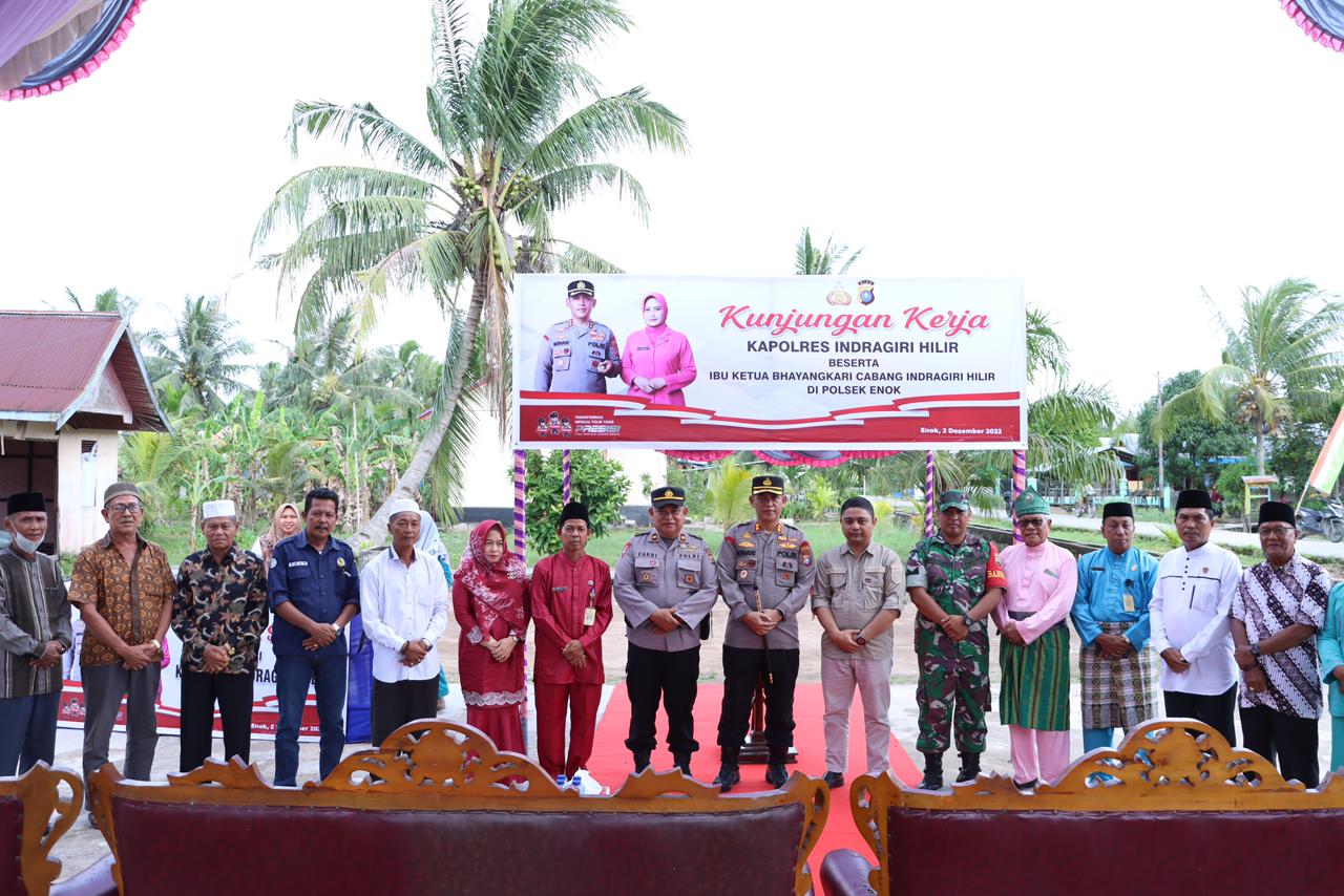 Kapolres Inhil beserta Ketua Bhayangkari dan Rombongan disambut Kapolsek Enok