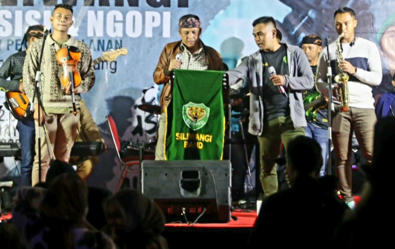 Meriahkan HUT Ke 77 TNI, Kodam III/Siliwangi, Gelar _Street Music Night Siliwangi Band_