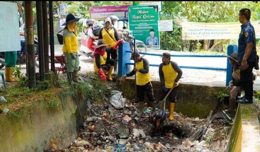 Dinas PUPR Pekanbaru Imbau Masyarakat tak Buang Sampah ke Drainase