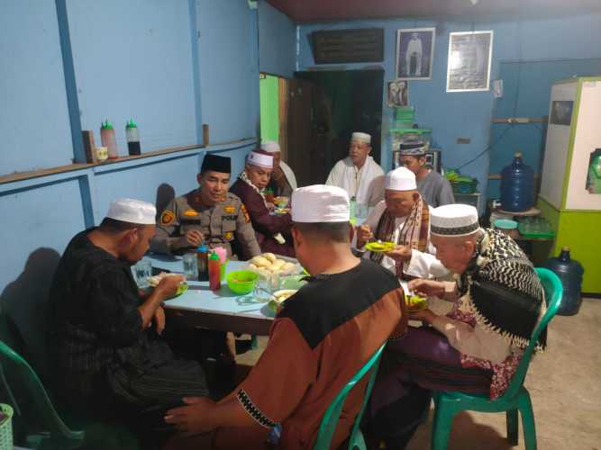 Kapolsek Kempas Sarapan Pagi bersama Ulama dan Tokoh Agama, Wujudkan Pemilu Damai 2024.