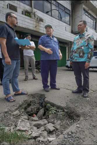 Pj Gubri Prihatin Kondisi Jalan di Pekanbaru yang Rusak, Janji Segera Anggarkan Perbaikan