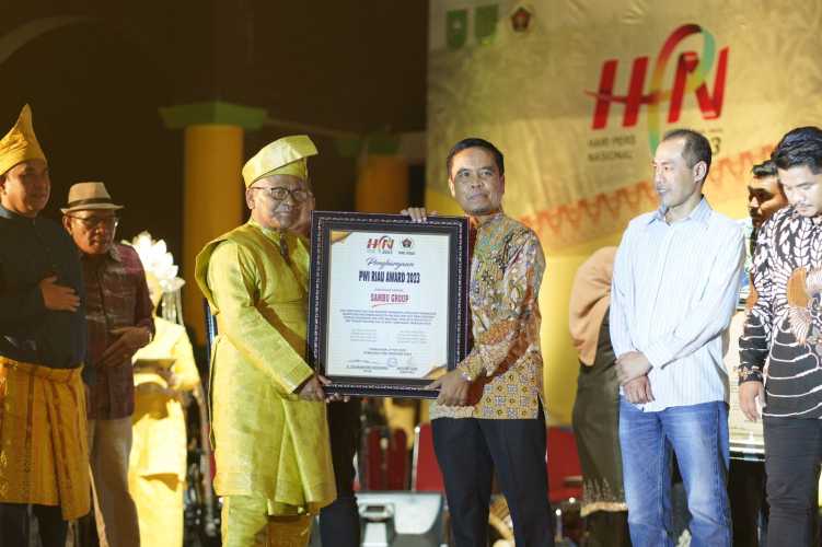 Sambu Group Raih Penghargaan PWI Riau Award 2023
