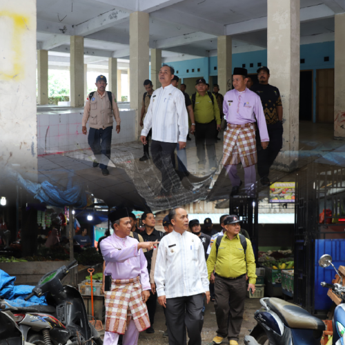 Sebelum Meninggalkan Kecamatan Kateman, Pj.Bupati Meninjau Sarana Pasar di Kelurahan Tagaraja
