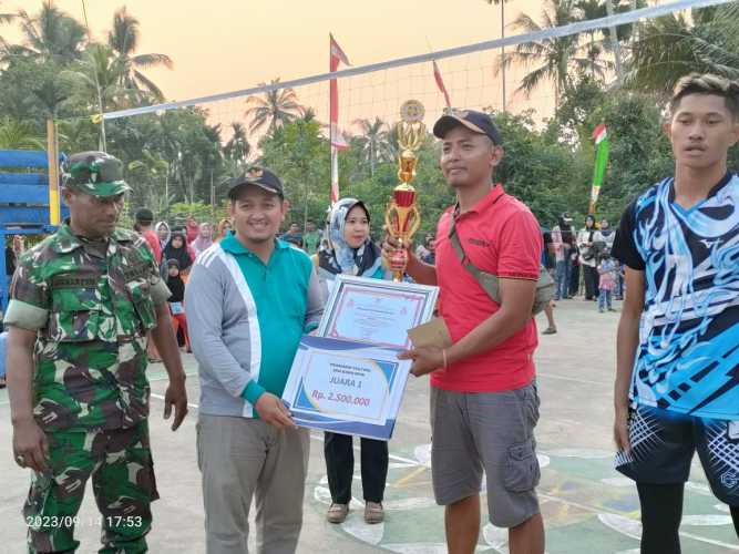 Ahmad Ependi Tutup Turnamen Volly Ball Sungai Intan ; Laga Final Parit Surau Keluar Sebagai Pemenang