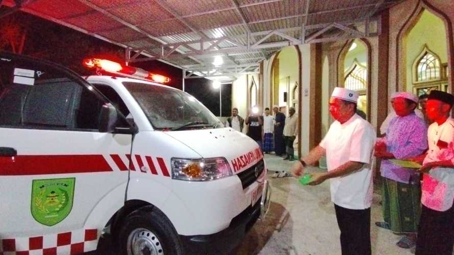 Usai Sholat Berjamaah, H. Ferryandi Serahkan 1 Unit Ambulan