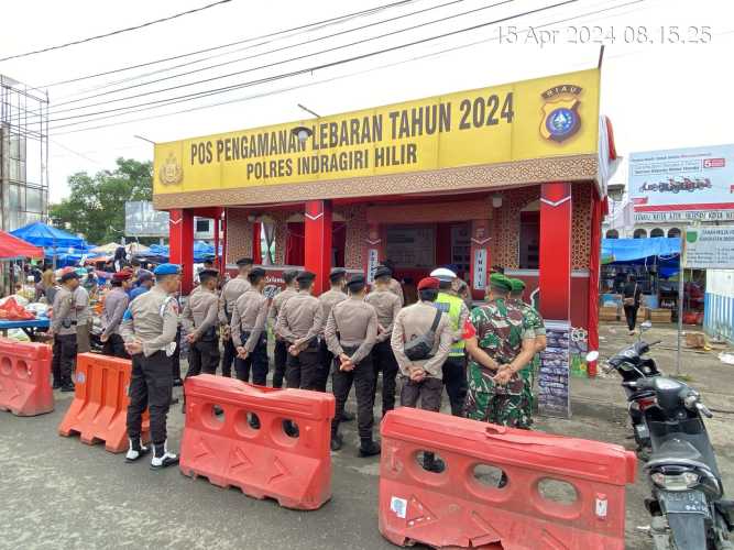 Di Penghujung Lebaran, Babinsa Koramil 01/Tembilahan Berpartisipasi Aktif Pengamanan Operasi Ketupat Lebaran 2024
