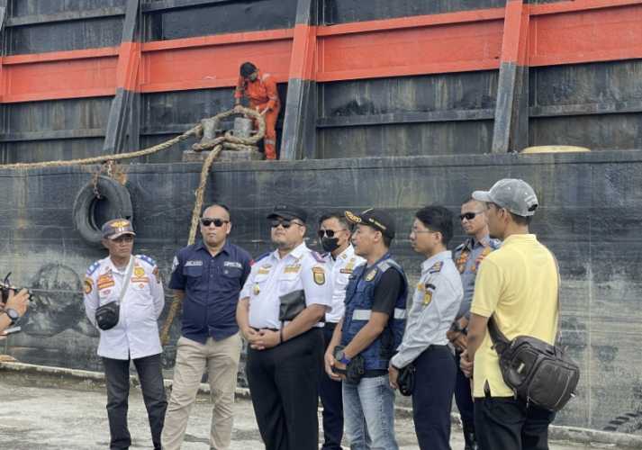 UPP -TSP dan KSOP Inhil Laksanakan Uji Standar Kapal Tongkang