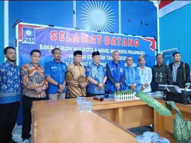 Pilkada Kota Pekanbaru, Tokoh Masyarakat Riau Endang Sukarelawan Antar  Formulir Pendaftaran di DPD PAN