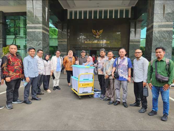 Hadapi Sidang PHPU, Bawaslu Riau Serahkan Berkas Keterangan dan Alat Bukti ke MK