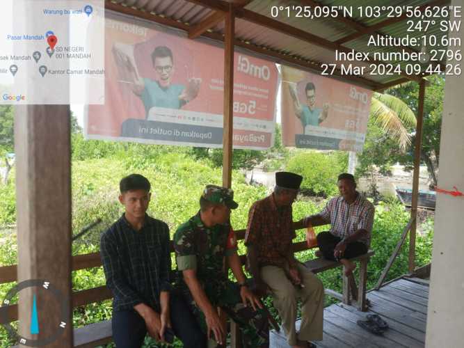 Babinsa Belaras Informasikan Penerimaan Prajurit Karir TNI Bagi Anak Muda