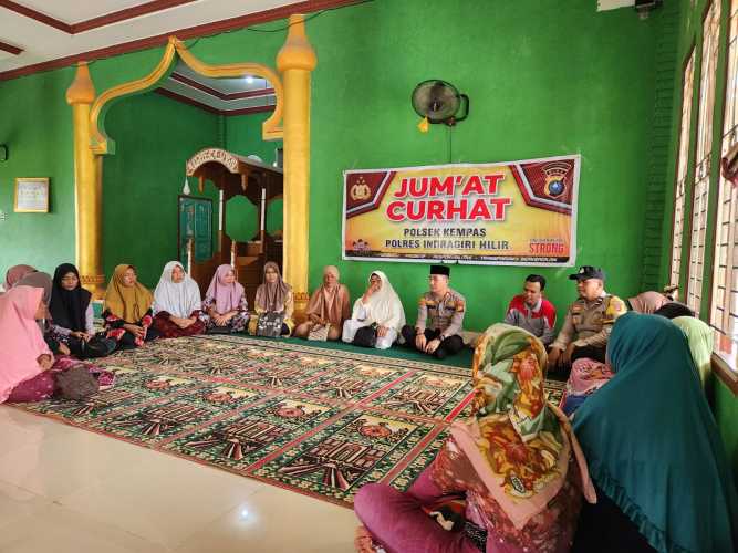 Kapolsek Kempas Jumat Curhat bersama Kelompok Yasinan Desa Kulim Jaya Kecamatan Kempas.