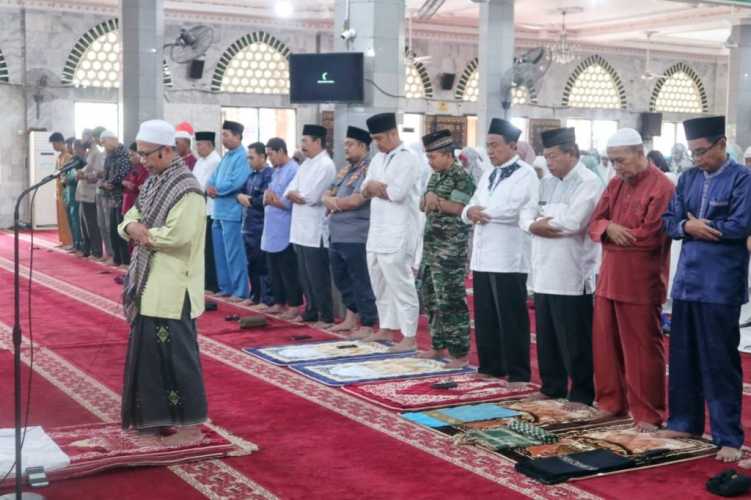 Galeri Jumat Pertama Amaliah Ramadhan ” Bupati H.M.Wardan Harapkan ASN untuk Hadir.