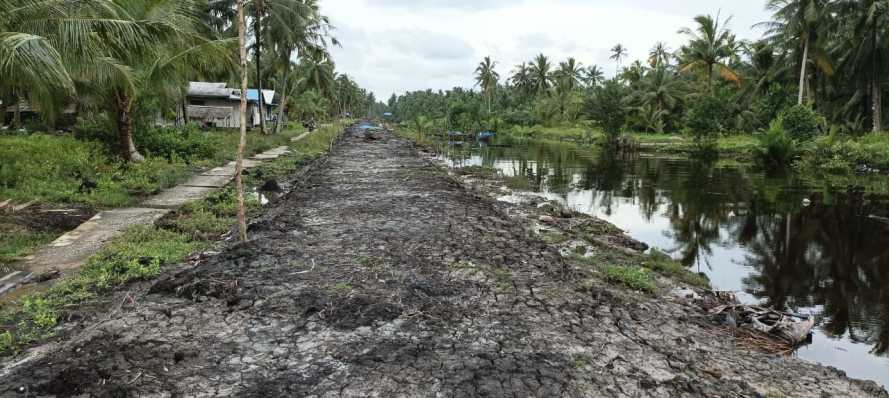 Bupati Indragiri Hilir Memberi Apresiasi Atas Pembangunan Tanggul yang dikerjakan Oleh Sambu Group di Desa Tanjung Raja