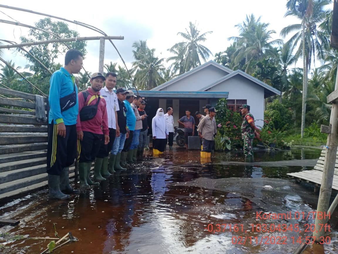 Kepala Desa Pulau Palas Beserta Camat Lakukan Monitoring Warga Terdampak Banjir