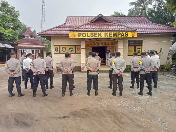 Polsek Kempas Gelar Apel Kesiapan Personil PAM TPS di Wilayah Kecamatan Kempas.