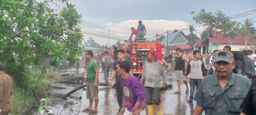 Tiga Unit Rumah Di Jalan Utama Bagansiapiapi Terbakar