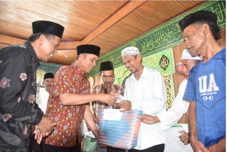 Awali Safari Ramadhan di Kecamatan Tanah Merah, Pj Bupati Herman Silaturahmi Dengan Masyarakat Desa Tanjung Baru