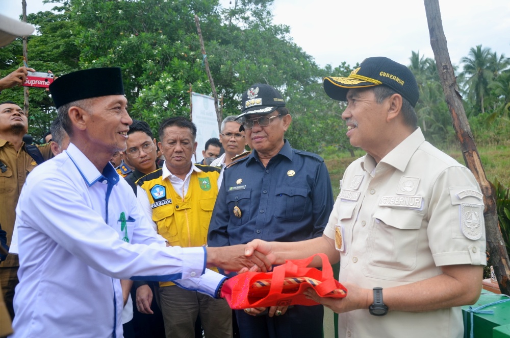 Gubernur Riau bersama Bupati Inhil Mengunjungi Rumah Tahfidz dan Resmikan Pemugaran Makam  Syekh Abdurrahman Siddiq