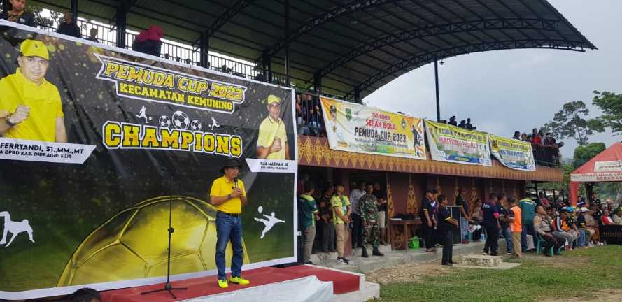 DR. H. Ferryandi Tutup Secara Resmi Turnamen Sepak Bola Pemuda CUP Kecamatan Kemuning Tahun 2023